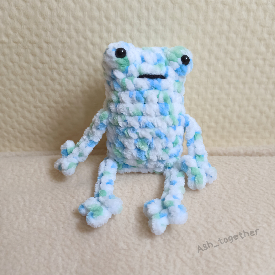 Amigurumi frogs multicolored