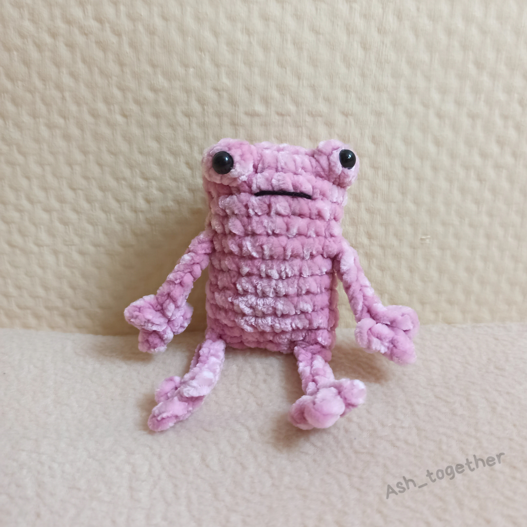 Amigurumi frogs