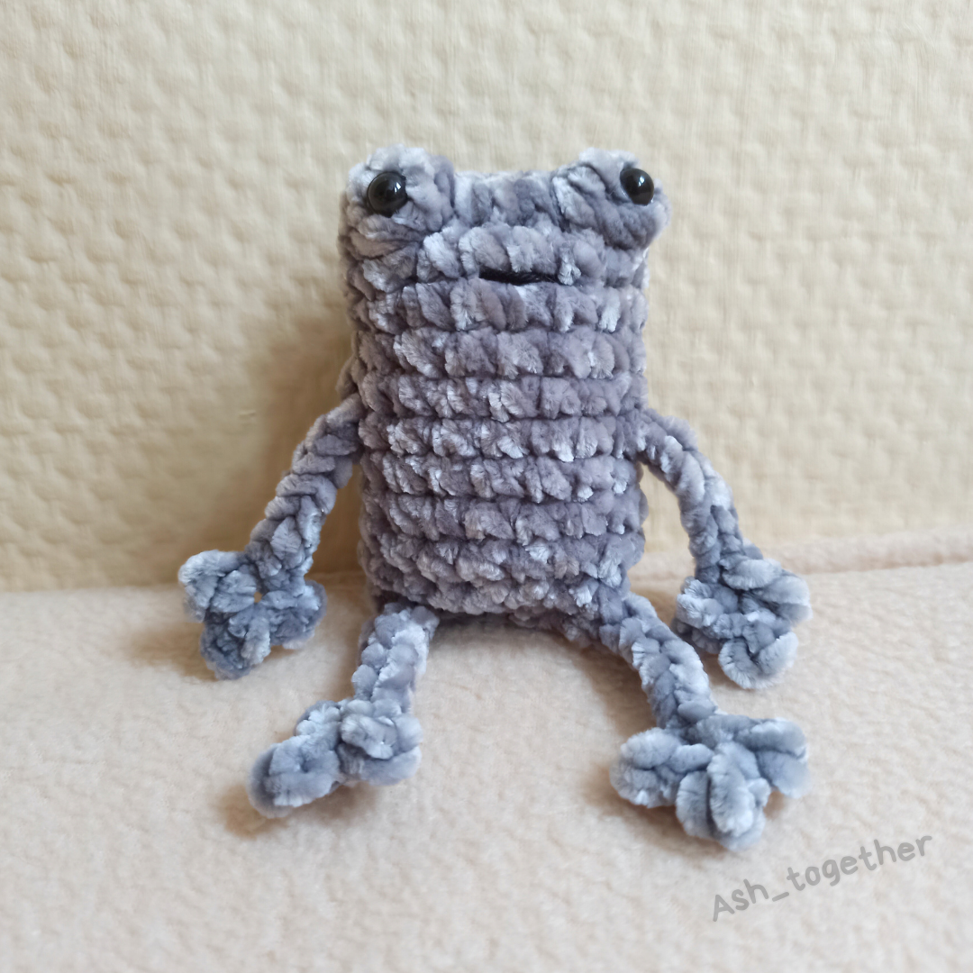 Amigurumi frogs