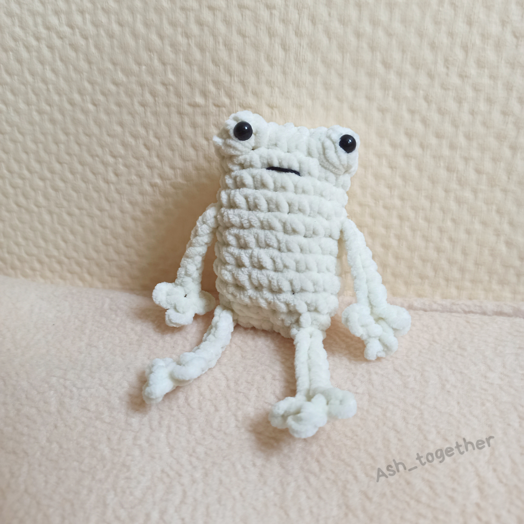 Amigurumi frogs