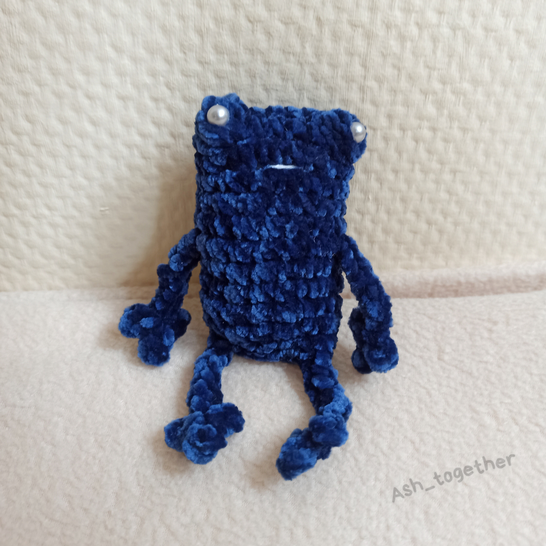 Amigurumi frogs