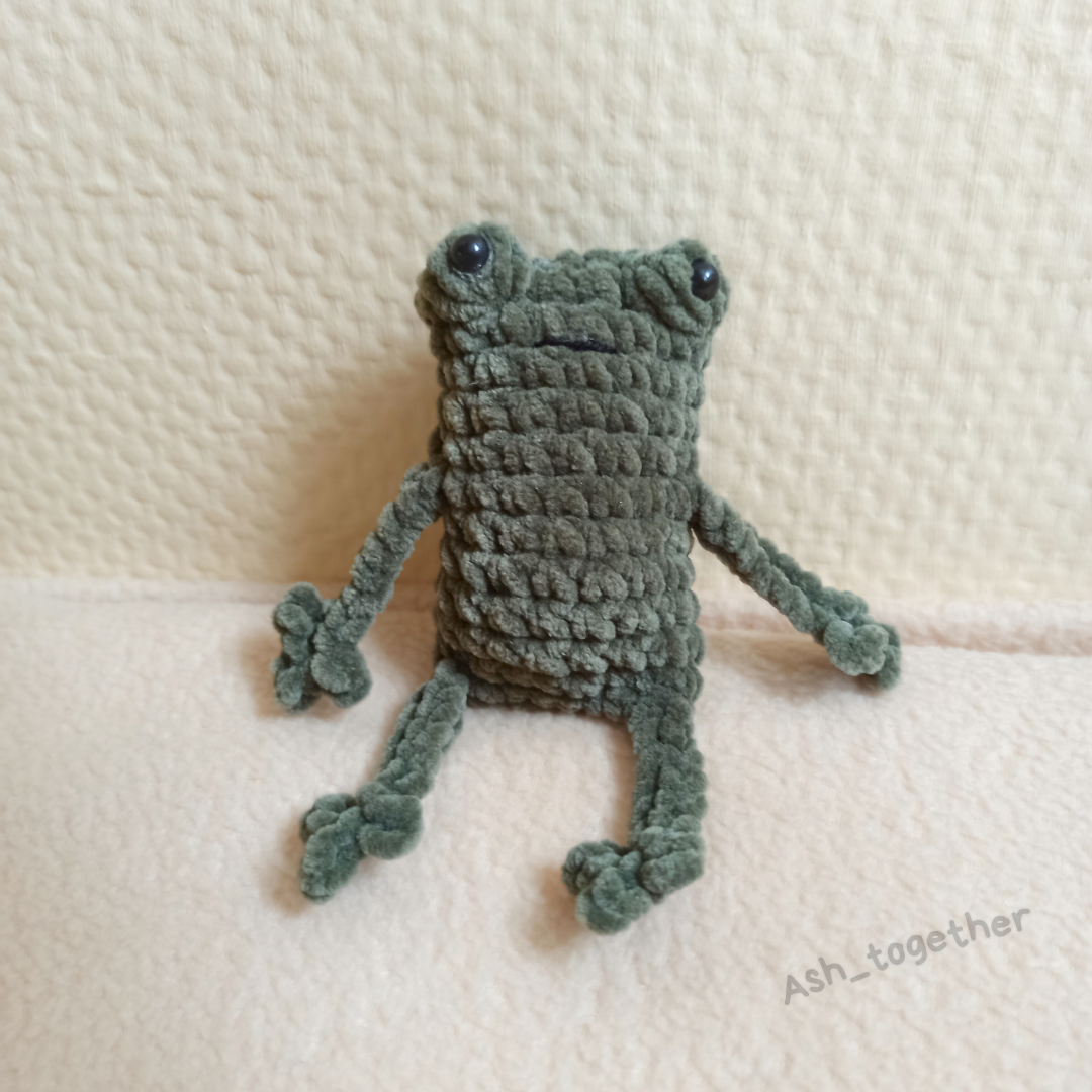 Amigurumi frogs