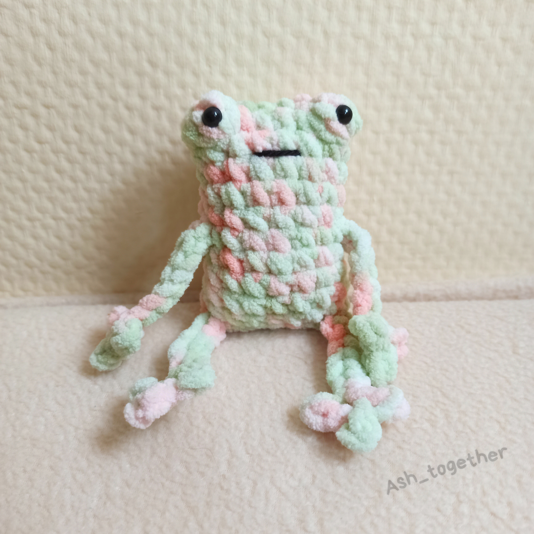 Amigurumi frogs multicolored